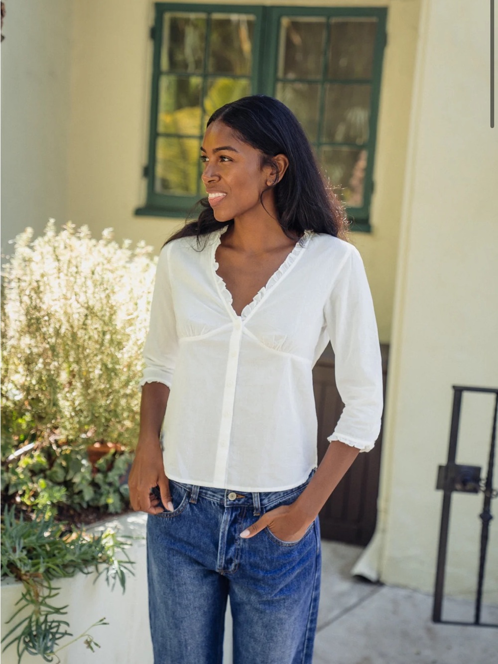 Brandy Melville St. George White Ruffled V-Neck Button-up top/blouse